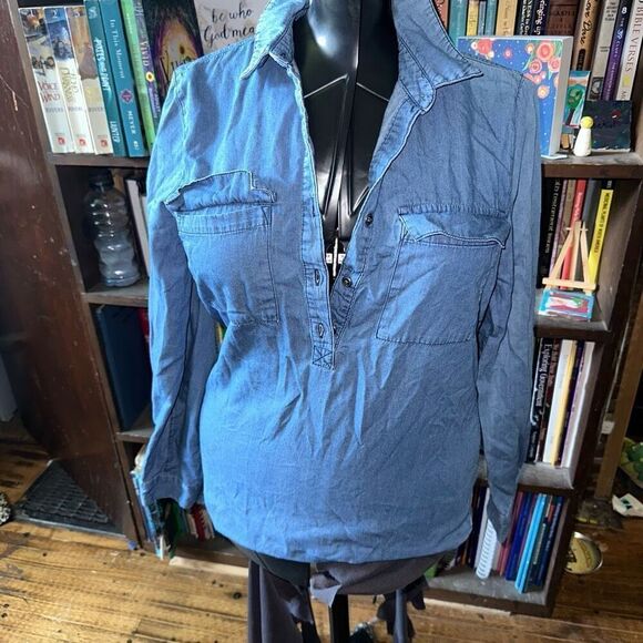 Old Navy denim 1/4 button S normcore classic shirt - Picture 1 of 3